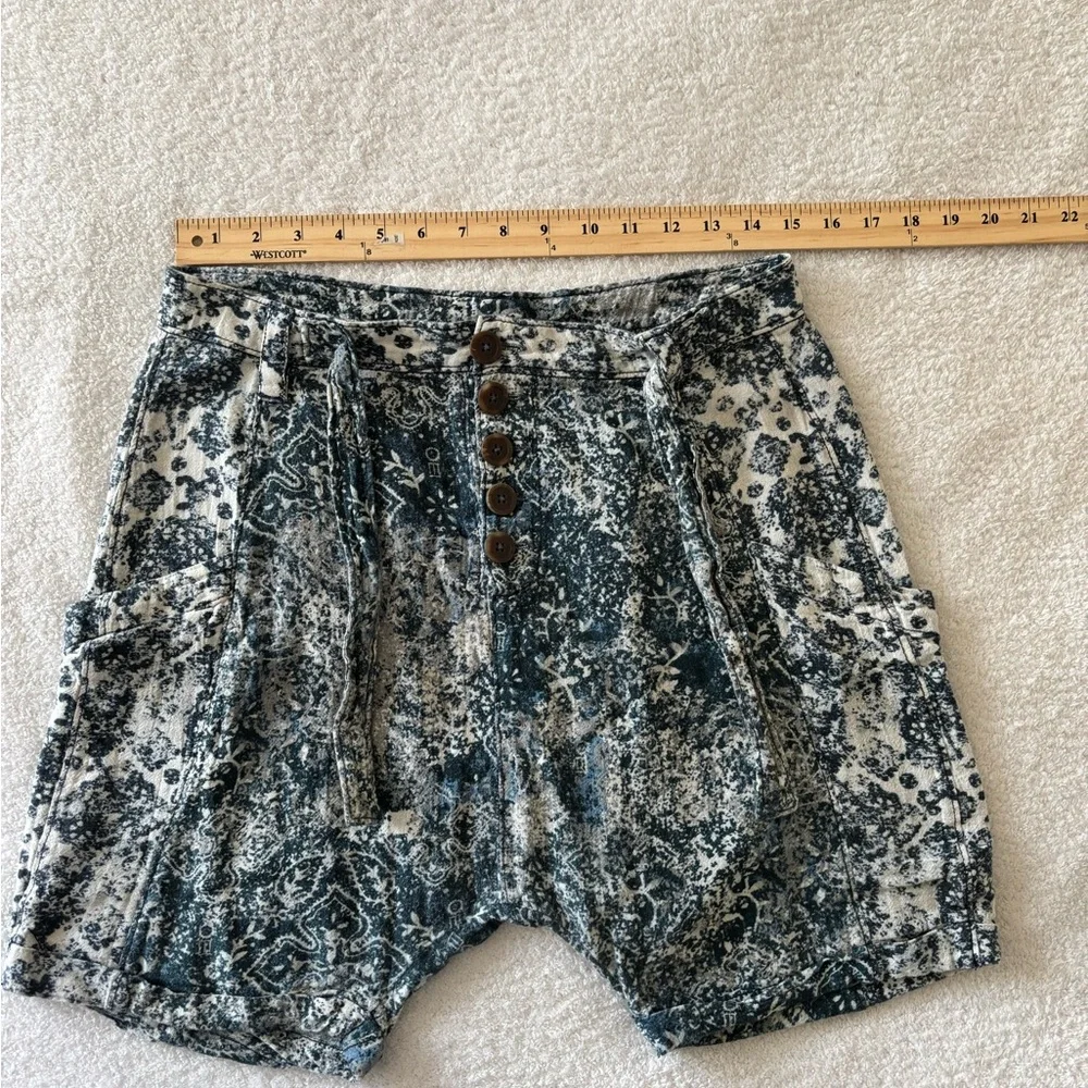 Free People Blue and White Cargo Shorts - Picture 2 of 11